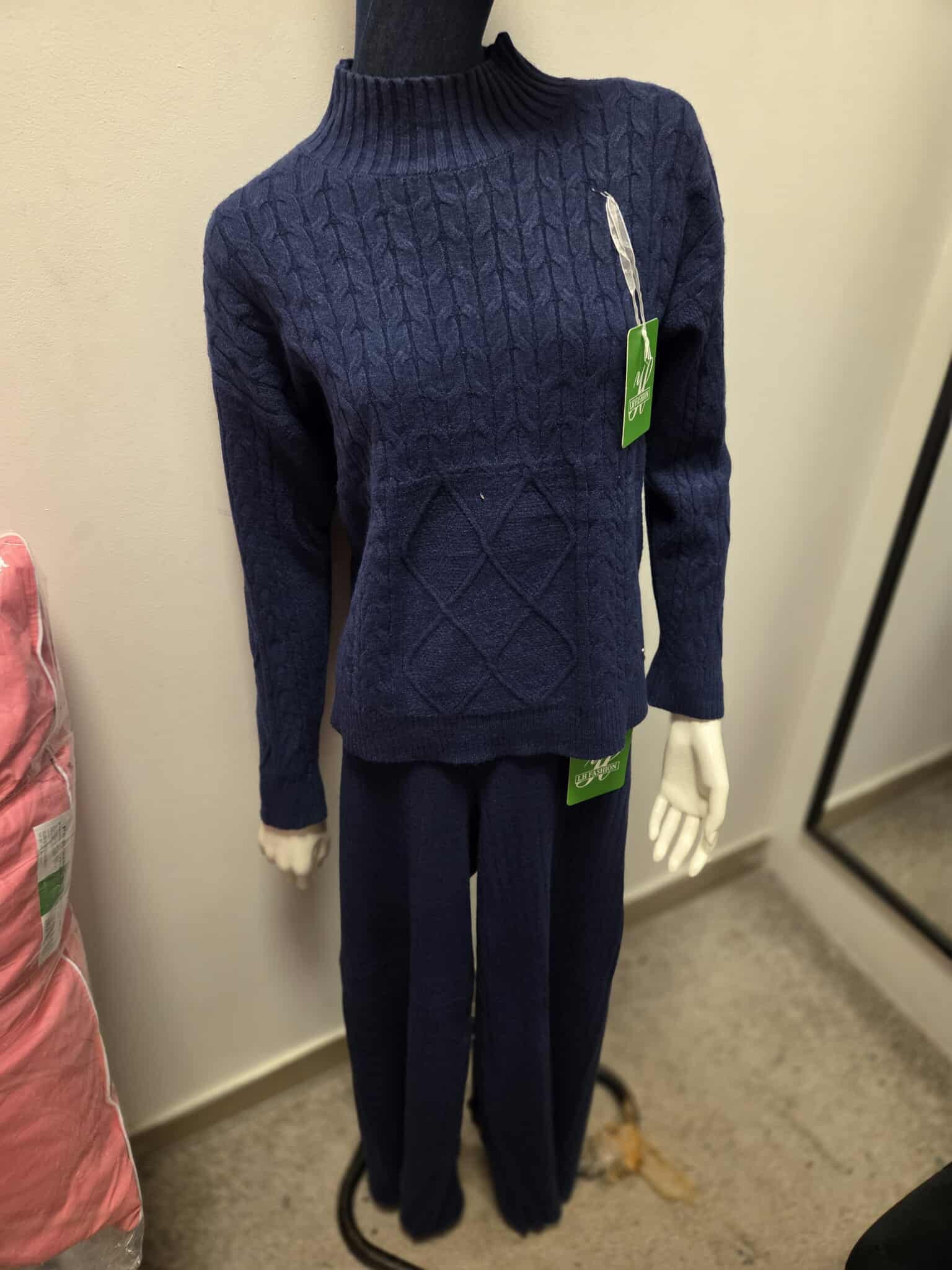 Damski komplet swetrowy z półgolfem: sweter + spodnie