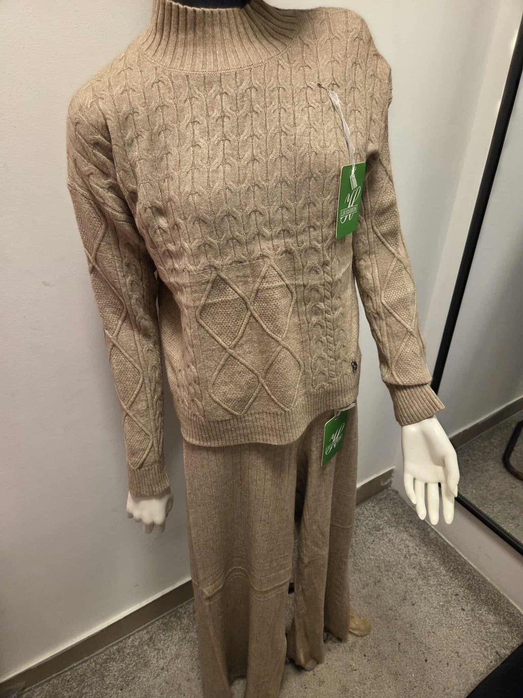 Damski komplet swetrowy z półgolfem: sweter + spodnie