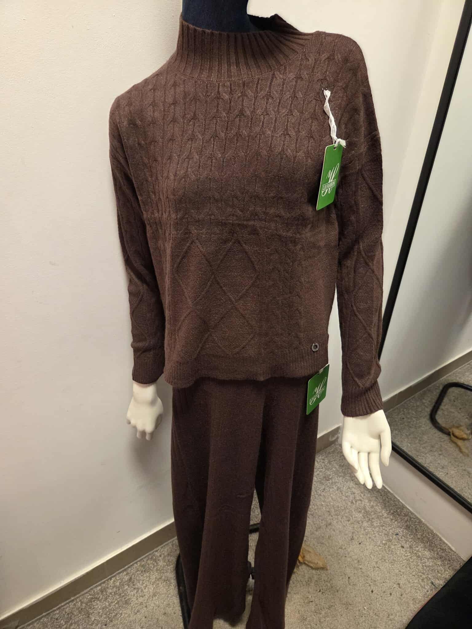 Damski komplet swetrowy z półgolfem: sweter + spodnie