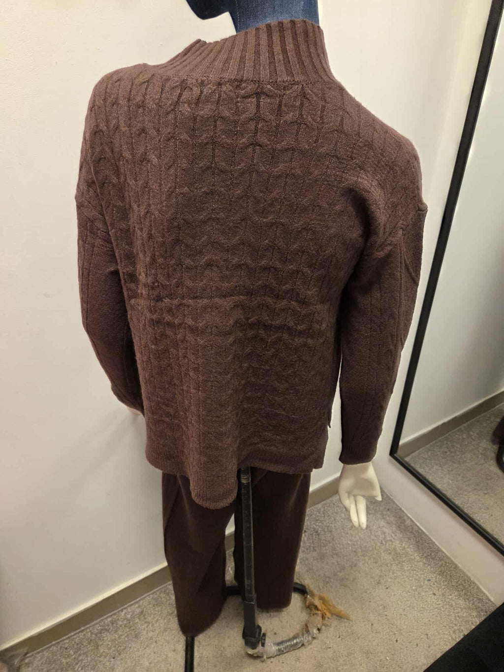 Damski komplet swetrowy z półgolfem: sweter + spodnie