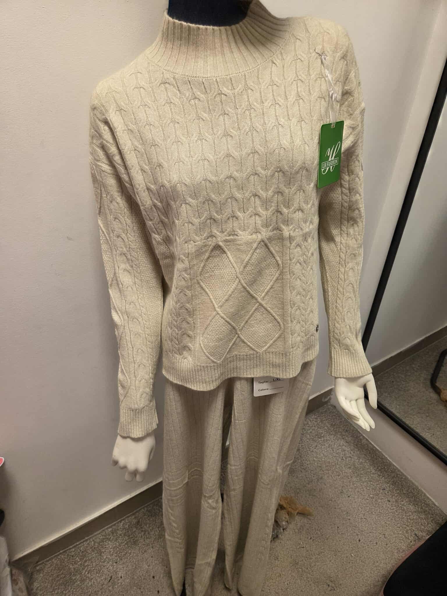 Damski komplet swetrowy z półgolfem: sweter + spodnie