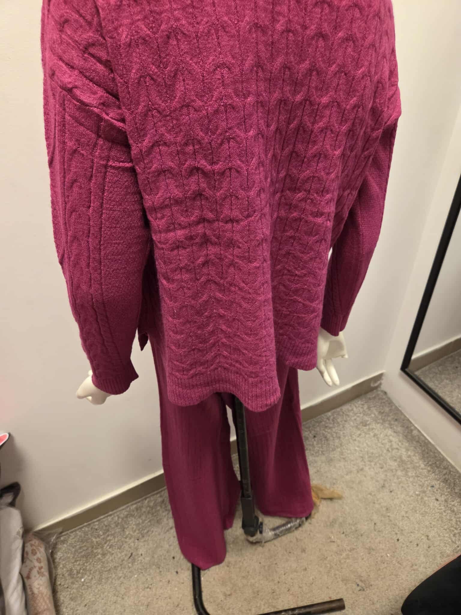 Damski komplet swetrowy z półgolfem: sweter + spodnie