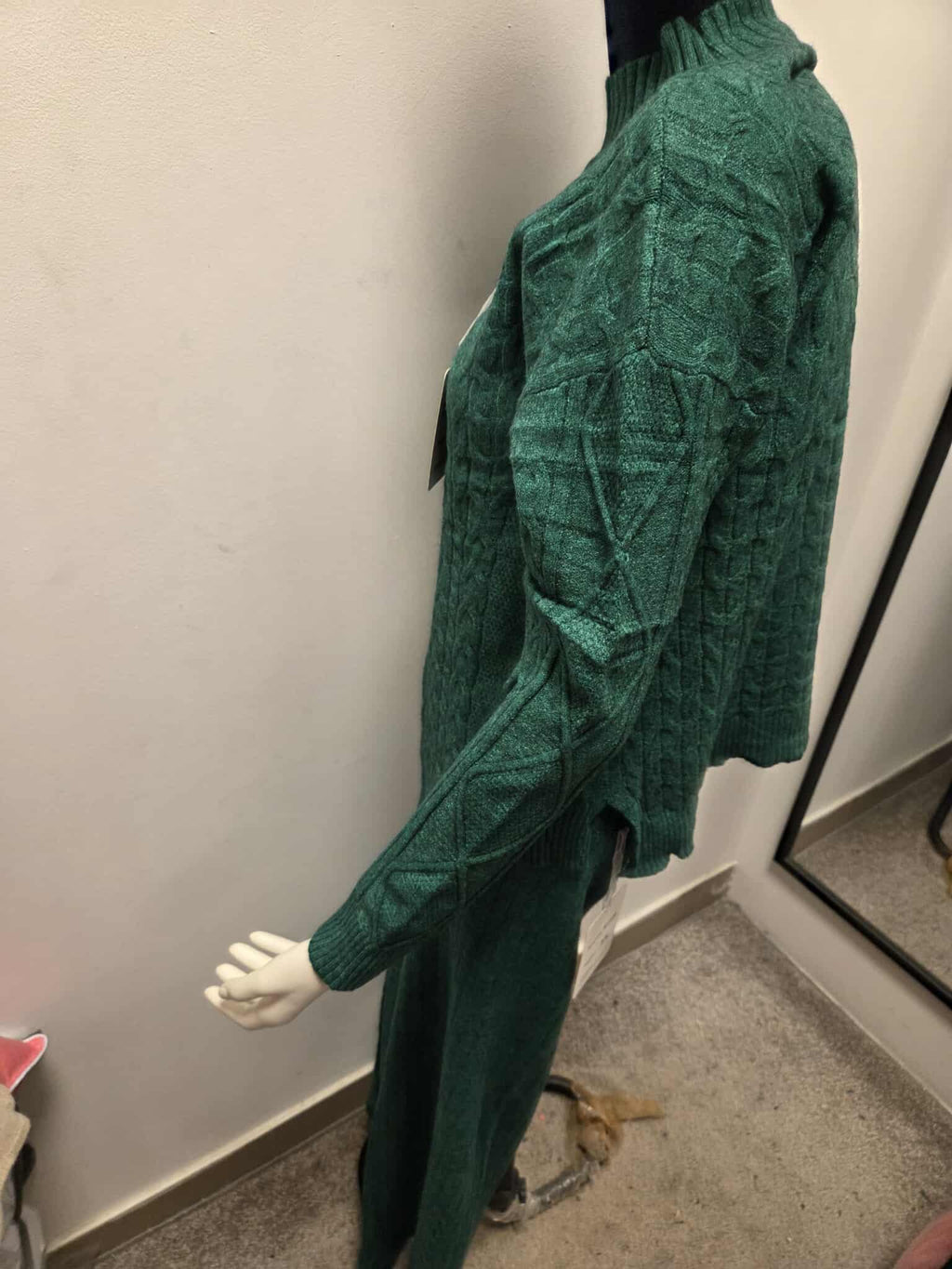 Damski komplet swetrowy z półgolfem: sweter + spodnie