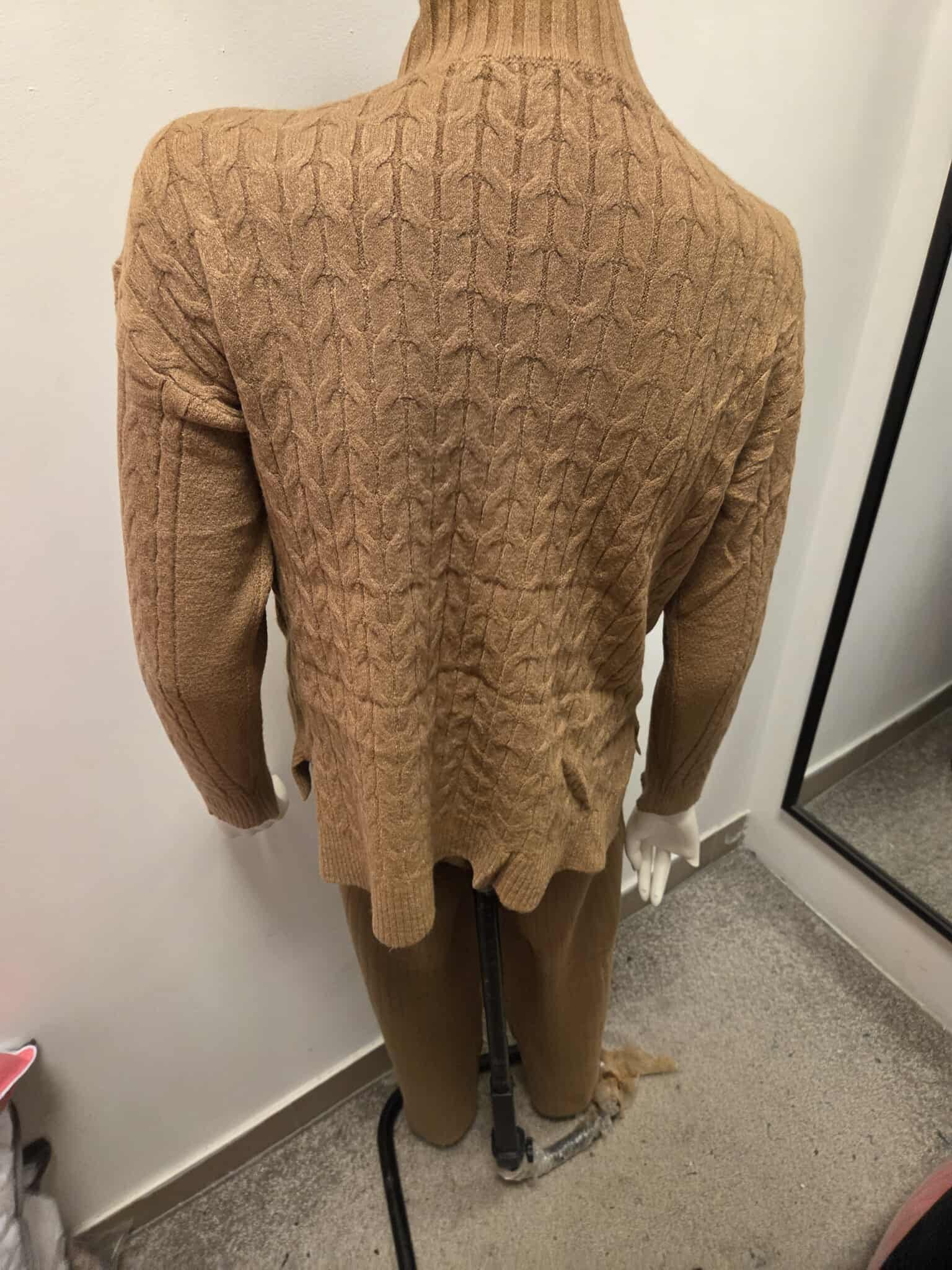 Damski komplet swetrowy z półgolfem: sweter + spodnie